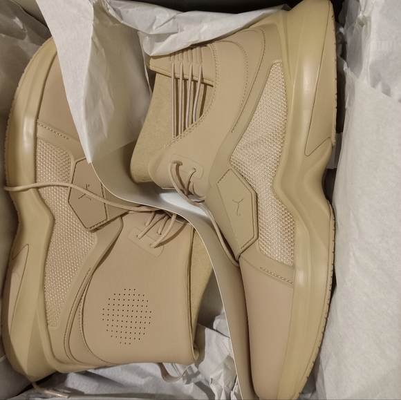 Shoes - Picture 3 of 6